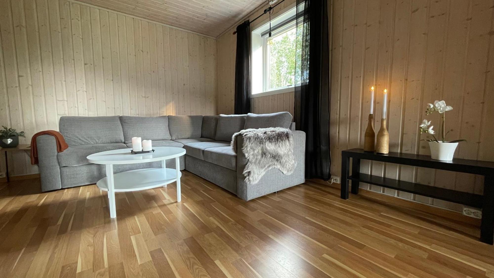 Sentral Og Romslig Leilighet Naert Senja Finnsnes Esterno foto
